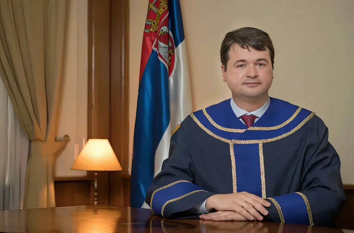 Az Alkotmánybíróság elnöke erősen Vučić-fan, mindenki elzavarna a bíróságokról, aki osztják "haladó" nézeteit
