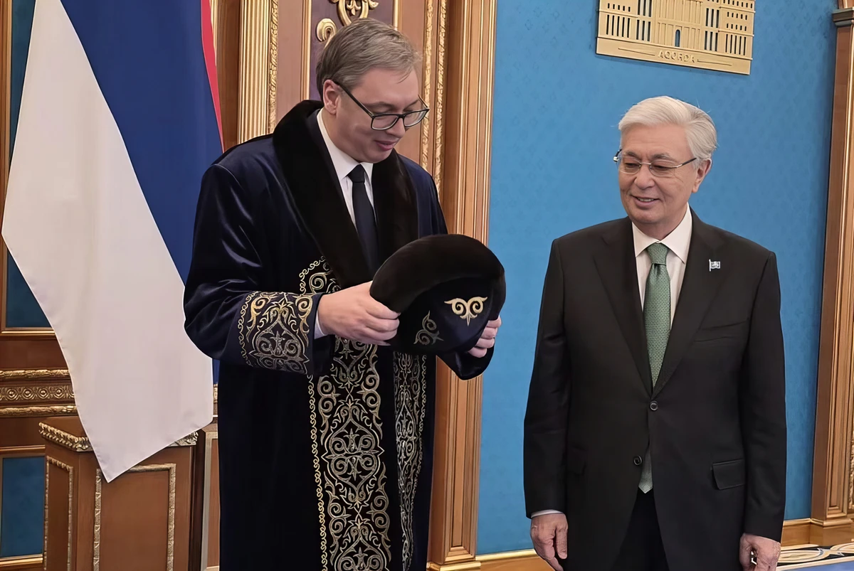 Szerb kormánymédia: Vučić rémísztő jóslata valóra vált 2 Tokajev "igazi kazahhá" varázsolta a szerb elnököt