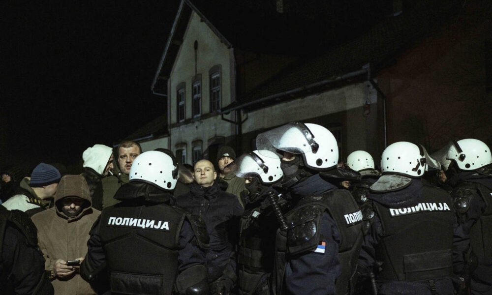 A szerbiai demokratikus választások és a hatalmi koalíció legnagyobb védelmezői (Fotó: Mina Delić)