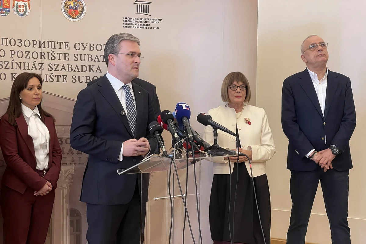 Nikola Selaković kultúrminiszternek a Szabadkai Népszínházról is Aleksandar Vucic "nagyszerűsége" jut eszébe