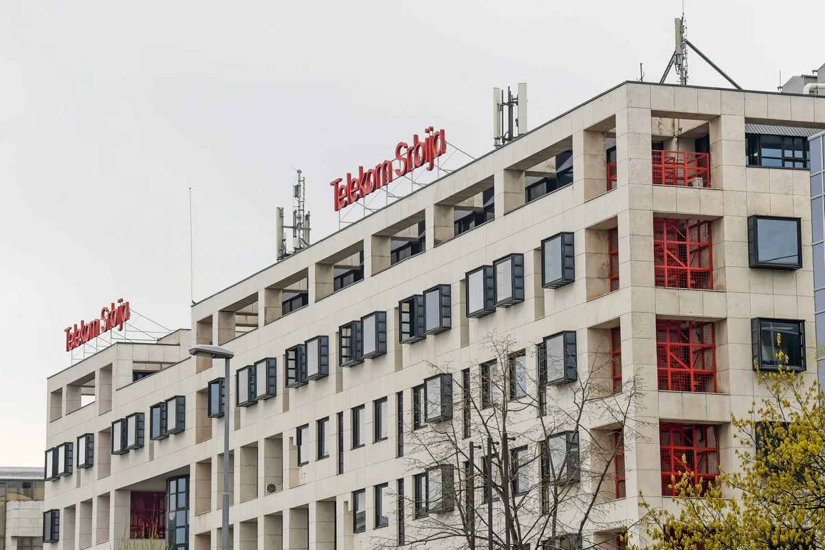 A belgrádi Radar hetilap szerint a Szerb Telekom csődközeli állapotban van, akár ennek is köze lehet a történtekhez