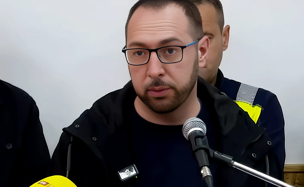 Ciklon, anyahajó, földrengés: van minden, mint karácsonykor 2 Tomislav Tomašević zágrábi főpolgármester sajtótájékoztatóján úgy nyilatkozott, hogy több mint 150 jármű, és több mint 50 tető sérült meg