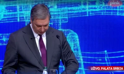 A szerb elnök újragombolja a zakót (Forrás: Screenshot, Pink televízió)