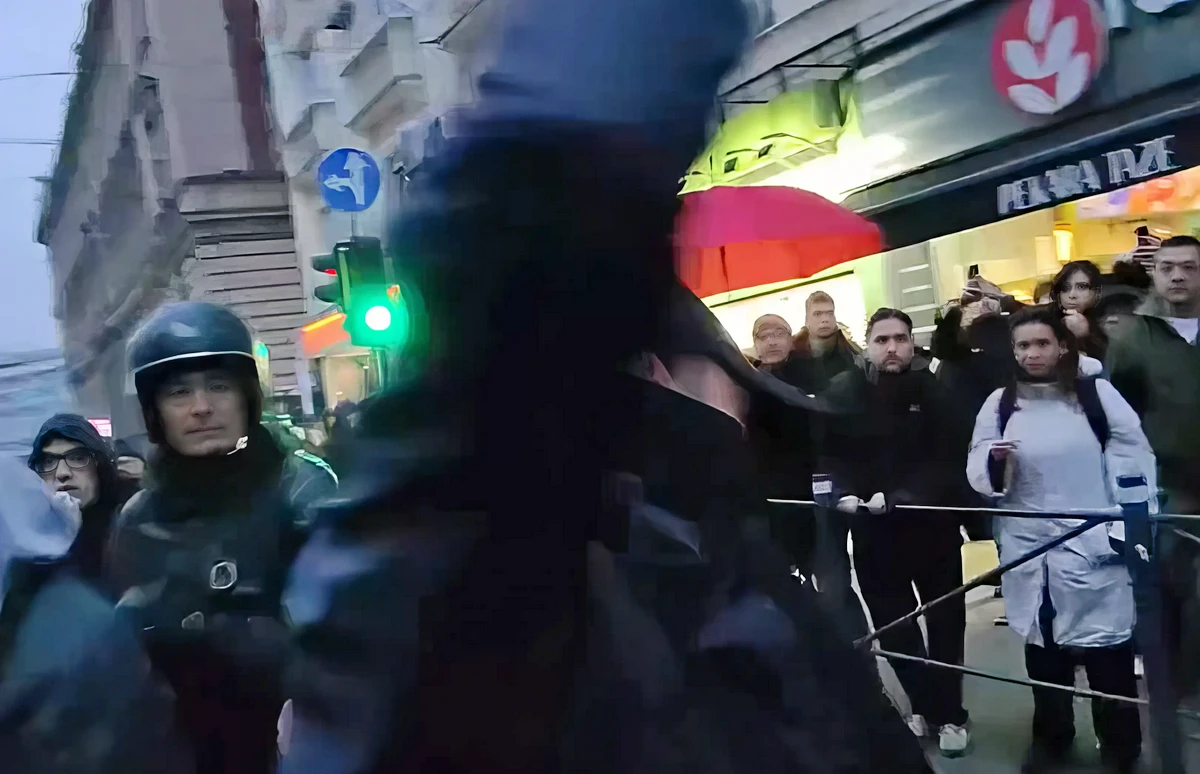 Ismét erőszak, ezúttal Belgrádban. A rendőrök és a velük együtt tevékenykedő verőlegények megint diákokat bántalmaztak. A szerb elnök azt ígérte, hogy mindenki felelni fog, aki a rendőrökre támadt