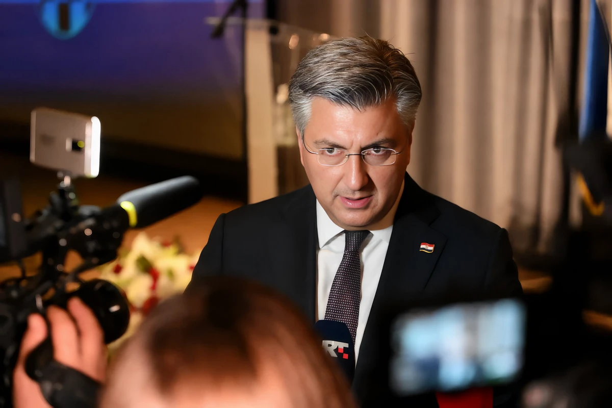 USA-Cro adózás: élelmes bárány két tőgyön szopik 2 Az Egyesült Államokban élő sok horvát számára a kettős adóztatás nehézséget és akadályt jelent. A kettős adóztatás elkerüléséről szóló megállapodást már aláírták, és remélem, hogy a végrehajtó és a törvényhozó hatóságok kétségei a lehető leghamarabb eloszlanak. Továbbra is intenzíven fogunk dolgozni e kérdés megoldásán - mondta a horvát miniszterelnök 2024 szeptemberében