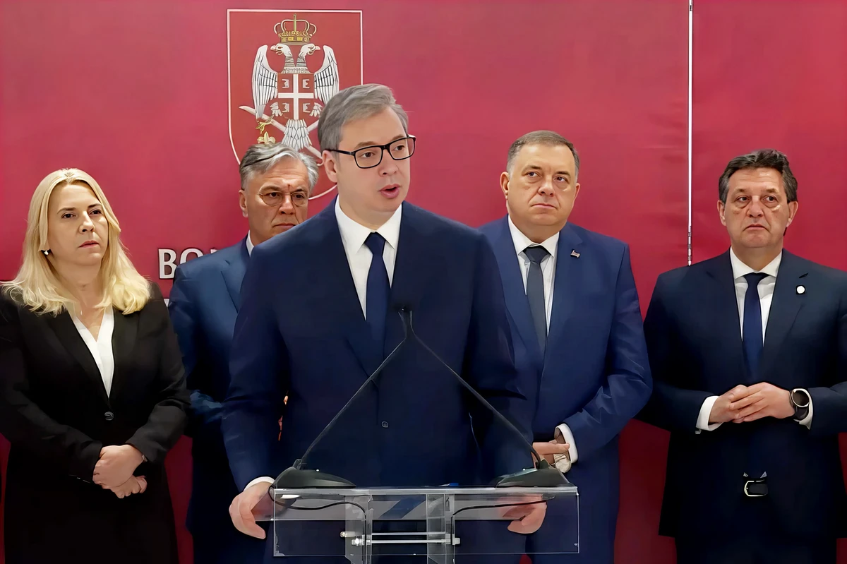 A szerb elnök a védelmi miniszter és a boszniai szerbek társaságában