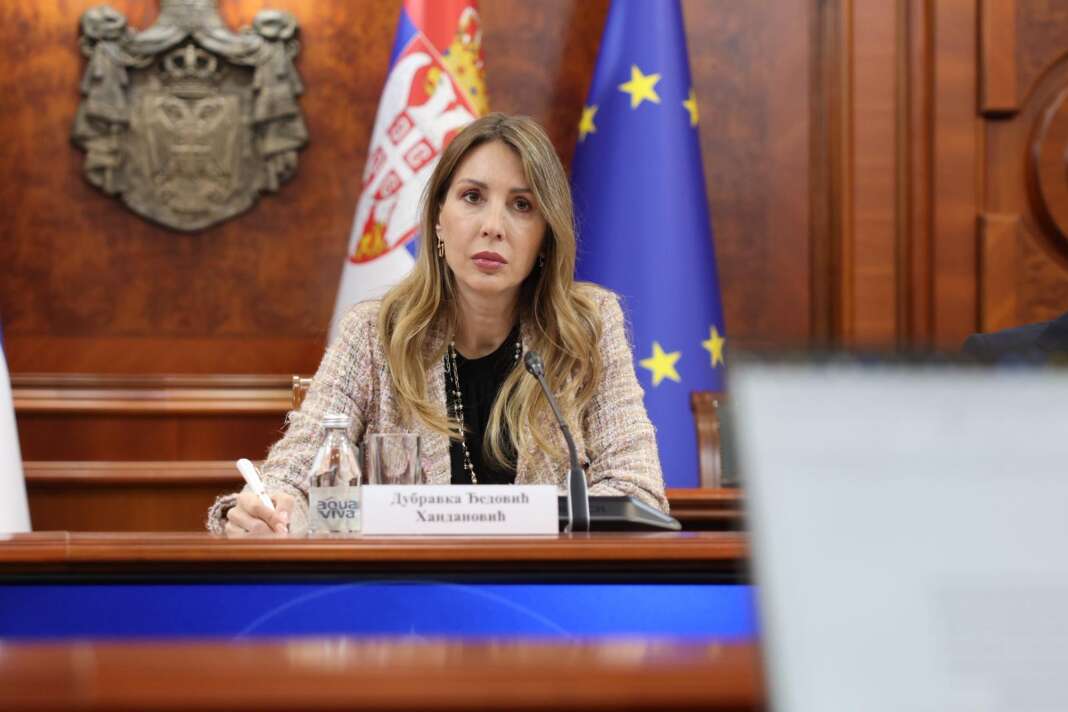 A bánatos képű Dubravka Đedović Handanović talán azt sajnálja, hogy az oroszok nem Szerbiának adták el a NIS-t (Forrás: X platform)