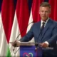 Magyar: A határon túli magyaroknak szánt pénzt többé nem fogják a nagyrészt Orbán Viktorhoz közel álló személyek elsikkasztani. Felszólította a szerbeket is, hogy vegyenek erőt