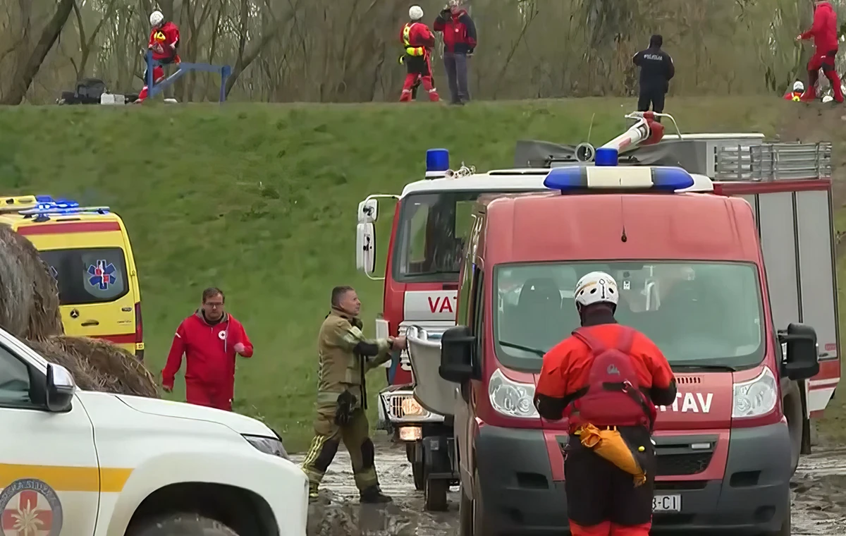 A mentés nagy erőkkel zajlott, mintegy 120 ember vett részt benne