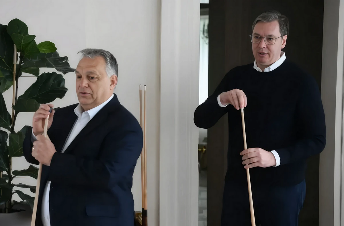 Orbán és Vučić egyforma módszerekkel próbálja megmenteni csökkenő népszerűségét - írja a szerbiai ellenzéki Nova. Viszont az szembetűnő, hogy nem álltak bele az ukrajnázásba