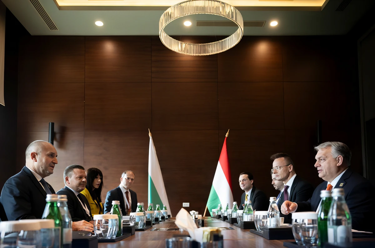 A leköszönő magyar miniszterelnök 2024. március 1-én találkozott Rumen Radev bolgár elnökkel. Orbán akkor Radevre vonatkoztatva azt írta az X platformon, hogy "kevés vezető van Európában, aki ki mer állni a békéért"