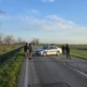A rendőrség lezárta az utakat a térségben, a háttérben elhaladó csővezetéknél folyik a vizsgálódás