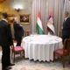 DÍJÁTADÁS: Politikai ebédre várva a bunyevác énekes, Zvonko Bogdan éttermében (Forrás: szerb elnöki Instagram)