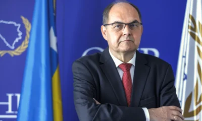 Balkáni abszurd: távozása előtt Christian Schmidt megköszönte a boszniai emberek vendégszeretetét