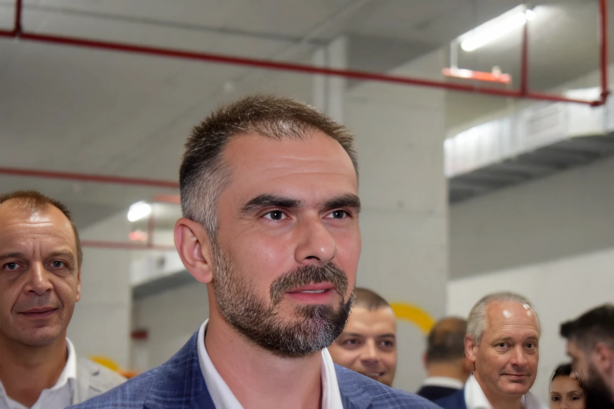 A kínaiak cáfolták, hogy Vučić felhívta a nagykövetüket 4 Žarko Mićin úividéki polgármester azt mondta az Insajder hírportálnak, hogy a Szerbiai Vasúti Infrastruktúra szerint az újvidéki pályaudvar központi szárnyainak felújítását még nem kezdték meg, mert az Újvidéki Főügyészség a vádirat teljes megerősítéséig nem engedélyezi a helyszínekre történő belépést (Kép forrása: RazglasNews)