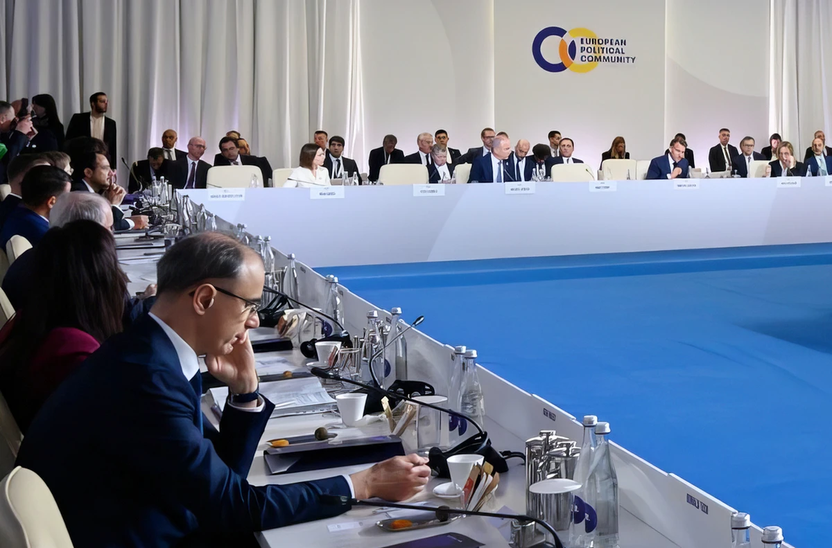 Az EU megint bemerészkedett az orosz befolyási övezetbe 5 Đuro Macut szerbiai bábminiszterelnök az EPK jereváni ülésén