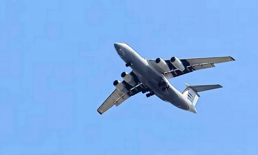 Az egyiptomi légierő Ilyushin Il-76MF típusú gépe a jelek szerint májusban háromszor fordult meg Belgrádban, feltehetően újabb fegyvereket szállított Szerbiában