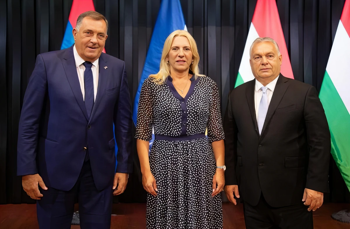 A kudarchoz hozzájárult az a támogatás is, amelyet a volt magyar vezetés nyújtott a boszniai szerbeknek, bár önerőből is meg tudták volna a szeparatizmust. Milorad Dodik, Željka Cvijanović és Orbán Viktor Budapesten (Forrás: X-platform, Milorad Dodik)