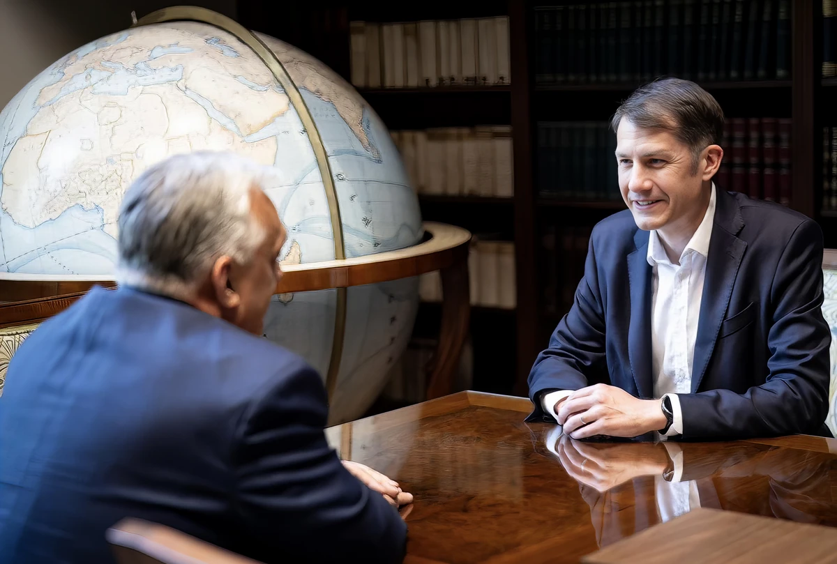 Pásztor Bálint  láthatóan áhítattal tekint a volt magyar miniszterelnökre