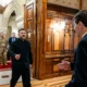 ÚJRATERVEZÉS: A román elnök "különös megtiszteltetésnek" érezte, hogy ukrán kollégája is részt vett a B9-es csúcstalálkozón, pedig Ukrajna se nem NATO-tag, se nem skandináv ország. Nicusor Dan szerint ezzel is megerősítették a NATO egységét és elszántságát, hogy segítsék Ukrajnát az önvédelemben és erős pozícióijának megtartásában
