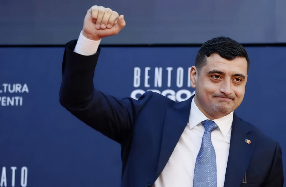 Léteznek olyan vélemények is, amelyek szerint George Simionnak és az AUR-nak sikerült eltakarítani az útból a globalista Ilie Bolojant. Ami Romániát illeti, nem alaptalan a félelem, hogy az Európai Unió most veszített el a csatát Moszkva ellen.