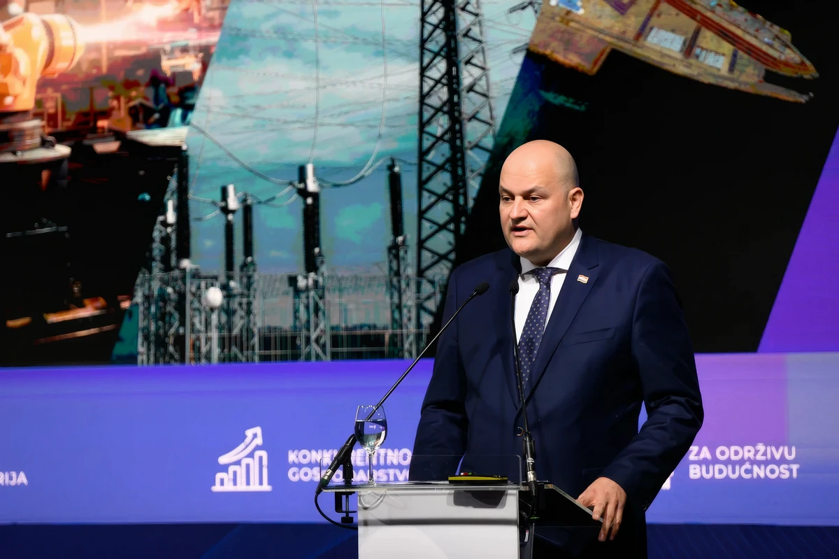 Ante Šušnjar horvát gazdasági miniszter szerint a 2027–2034 közötti nemzeti iparfejlesztési terv célja a horvát gazdaság versenyképességének növelése, a magasabb hozzáadott értékű termelőipar fejlesztése és a hosszú távú fenntartható növekedés megalapozása