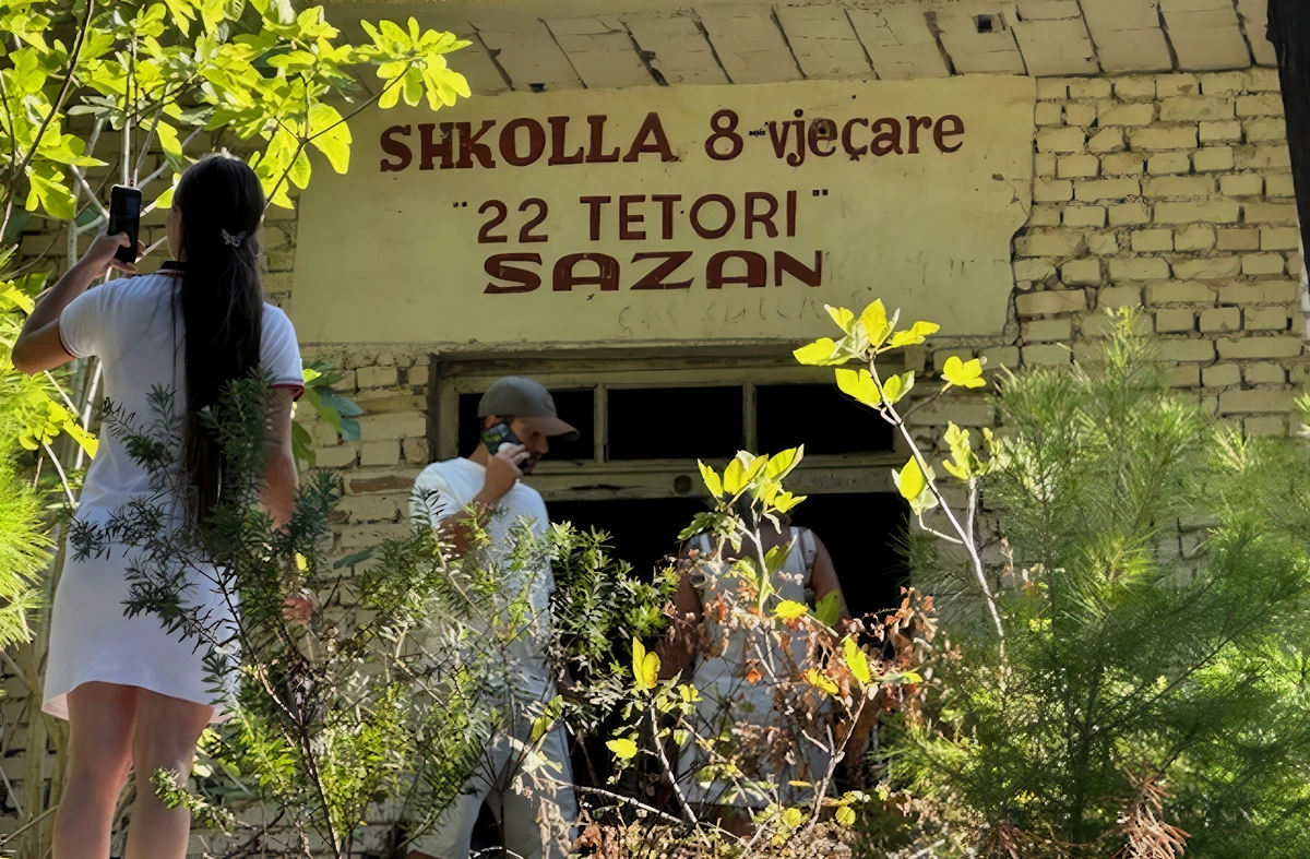 Flamingó-forradalom: a "first vej" Albániában is pofára esik? 3 Már önmagában az a bejelentés elkezdte vonzani a turistákat, hogy Sazanon létesít üdülőtelepet az amerikai elnök lánya (Fotó: Dr. Lengyel Boglárka)