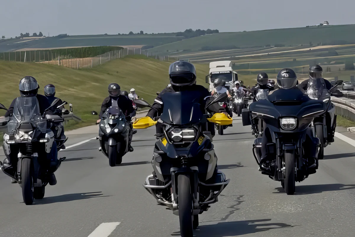 Vučić heteken belül lemond, hisszük, ha látjuk! 4 A szerb Éjszaka Vucsicsai (Farkasai), az Informer állítása szerint 2600 motoros ment Újvidékről Belgrádba