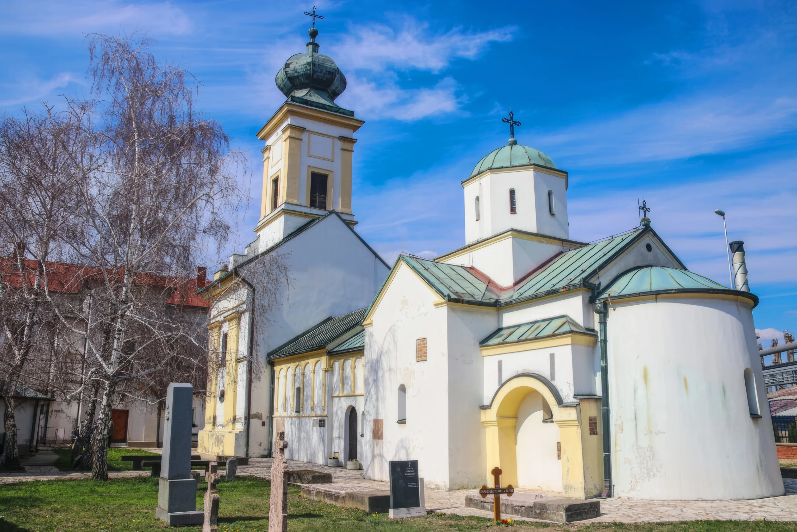 A MOL finomítót vásárolhat, kolostort viszont nem kap 4 Szent Mihály és Gábriel arkangyaloknak szentelt templom A vojlovicai kolostor a pancsovai finomító területén volt, a NIS odaajándékozta a telket is és a kolostort is a szerb ortodox egyháznak nem sokkal a MOL-lal kötött megállapodás előtt