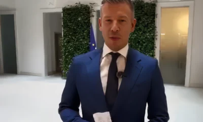 A paksi atomerőmű a vártnál korábban, már ma este, teljes kapacitással működik. Ezt megerősítette a magyar miniszterelnök is aq kormányülésre érkezve. Egy nappal ezt megelőzően, tehát kedden, lemondott a román állami atomenergia vállalat, a Nuclearelectrica vezérigazgatója, távozásának egyik oka minden bizonnyal a román atomerőmű kudarca lehetett (Forrás: Facebook, Magyar Péter)