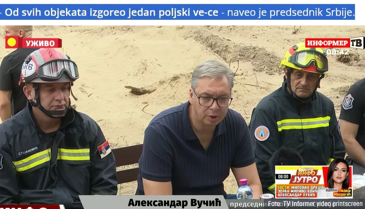 Az Informer szerint a szerb elnök úgy nyilatkozott, hogy "az épületek közül egyetlen mezei vécé égett le"