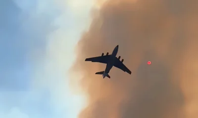 Napfogyatkozás a Delibláti-homokpusztán, amely felett az orosz IL-76 repked 42 ezer tonna vízzel (Forrás: Instagram)