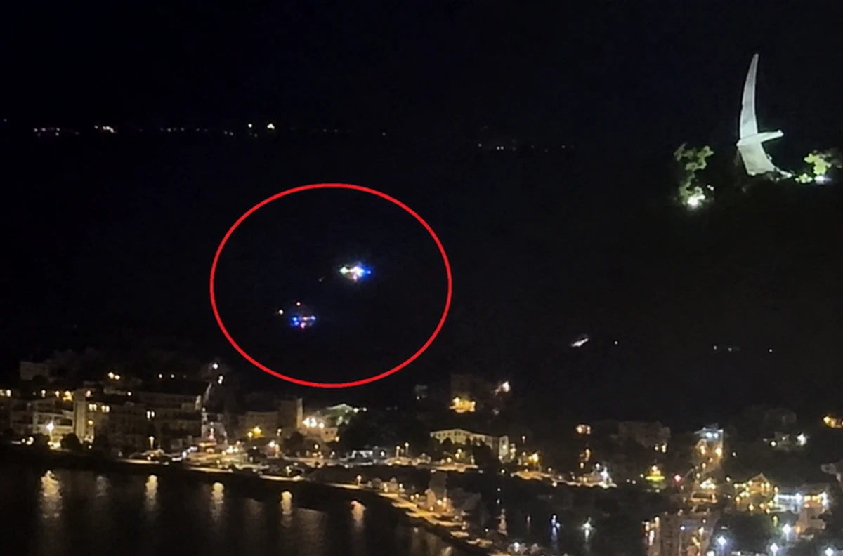Megszólalt a szemtanú, aki lebuktatta az egyik gyújtogatót 3 A Makarska-riviéráról ma este tűzoltóegységeket riasztottak Podgorába, miután ismeretlen tettesek legalább négy jelzőrakétát lőttek fel. Az első jelentések szerint a rakétákat valószínűleg a tengerről lőtték fel, és a tűzoltók a tűz kitörésének veszélye miatt vonultak ki a becsapódás helyszíneire